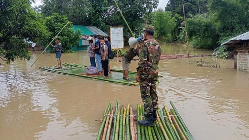 বন্যায় ক্ষতিগ্রস্ত ১০ লাখের বেশি মানুষ, প্রাণহানি বেড়ে ৫১